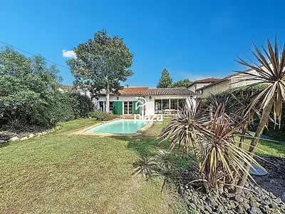 Maison, 240 m²