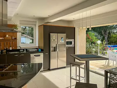 Maison, 330 m²