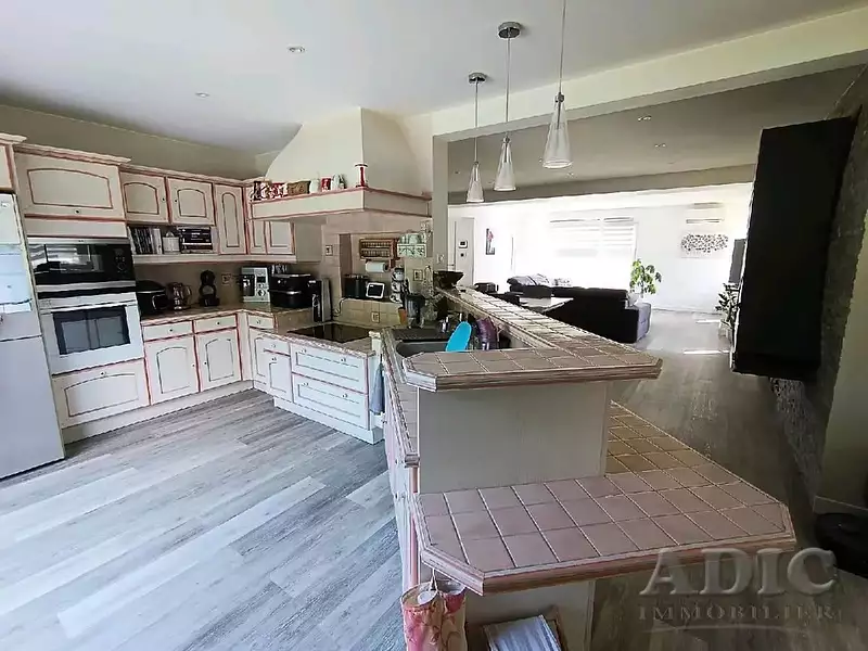 Maison, 185 m²