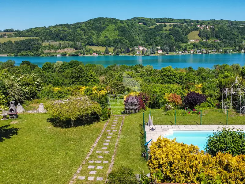 Maison, 240 m²