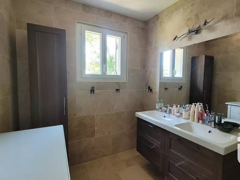 Maison, 235 m²