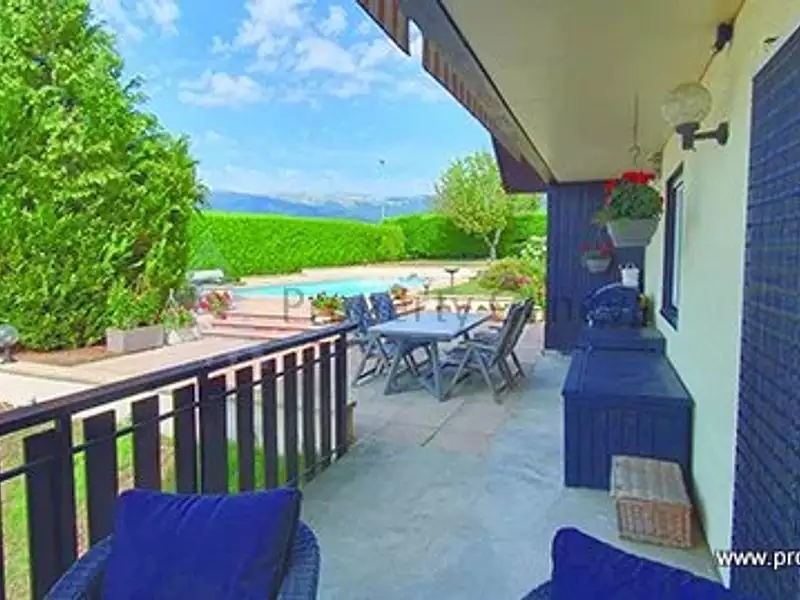Maison, 196 m²