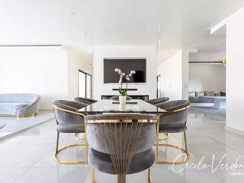 Maison, 281 m²