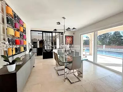 Maison, 250 m²