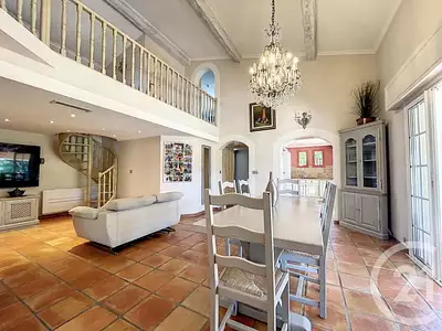 Maison, 245 m²