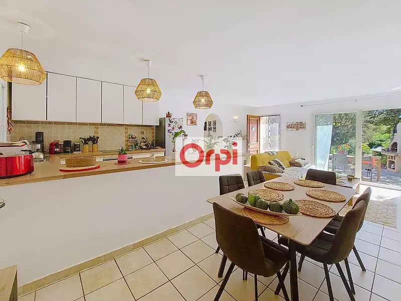Maison, 176 m²