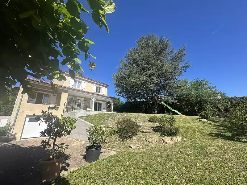 Maison, 166 m²