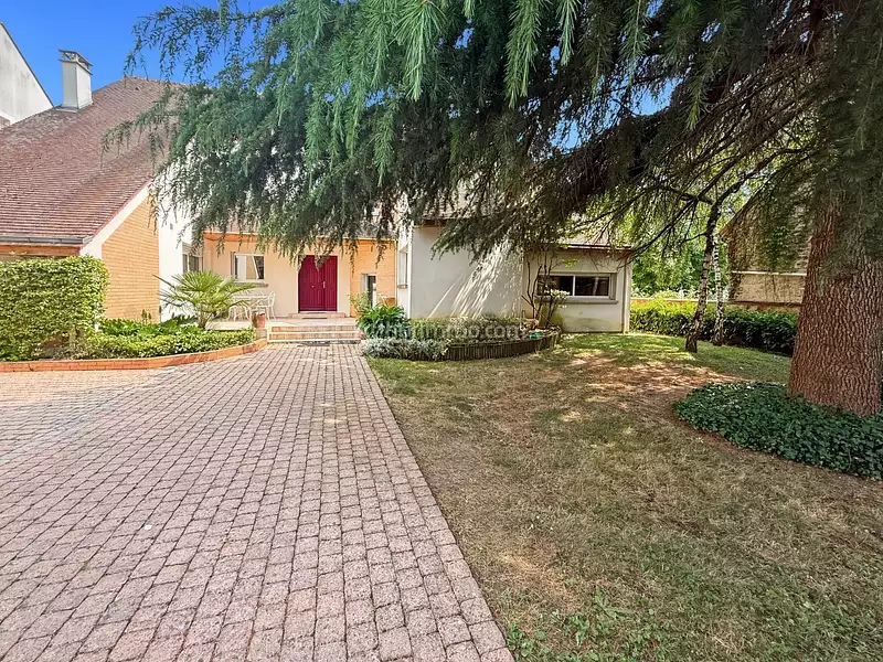 Maison, 261 m²