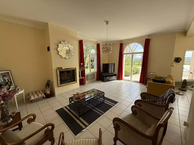 Maison, 240 m²