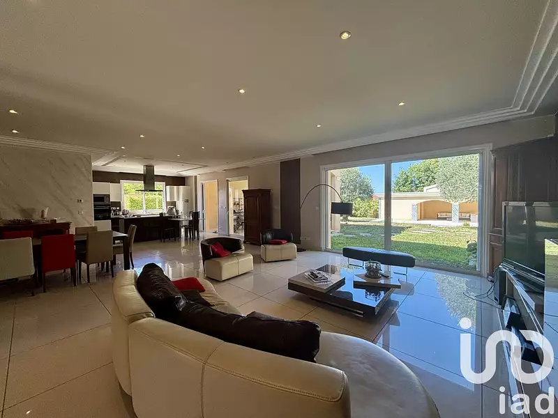 Maison, 240 m²