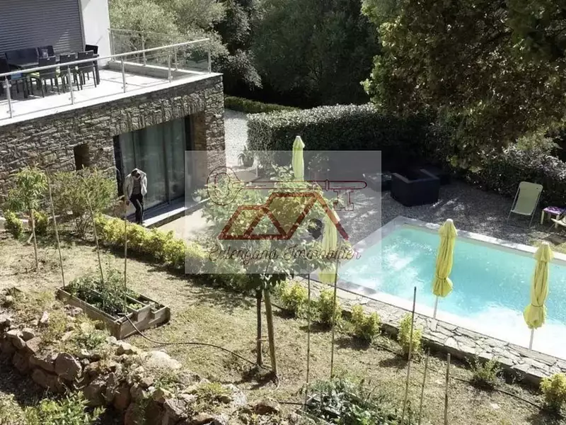 Maison, 250 m²