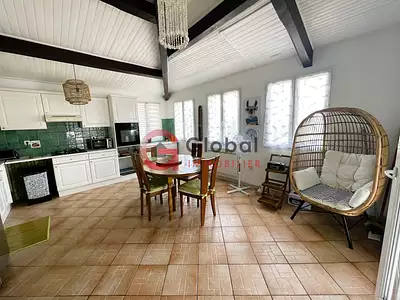 Maison, 260 m²