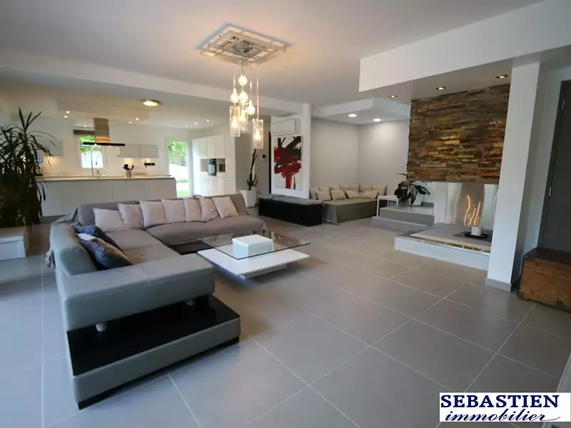 Maison, 243,1 m²