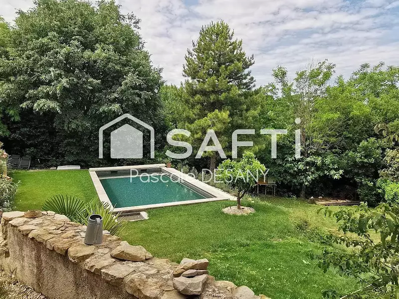Maison, 245 m²