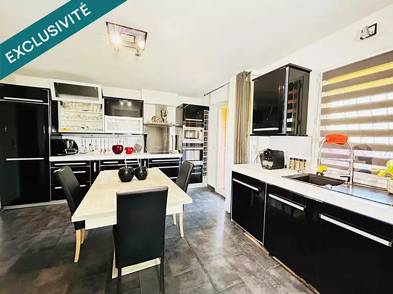 Maison, 250 m²