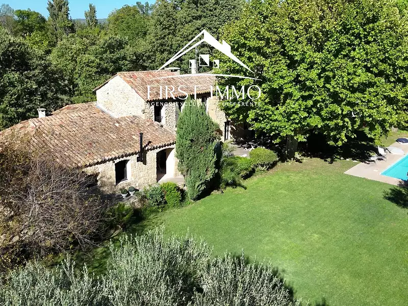 Maison, 233 m²