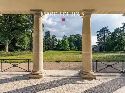 Maison, 1 200 m²