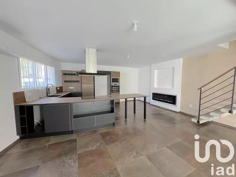 Maison, 185 m²
