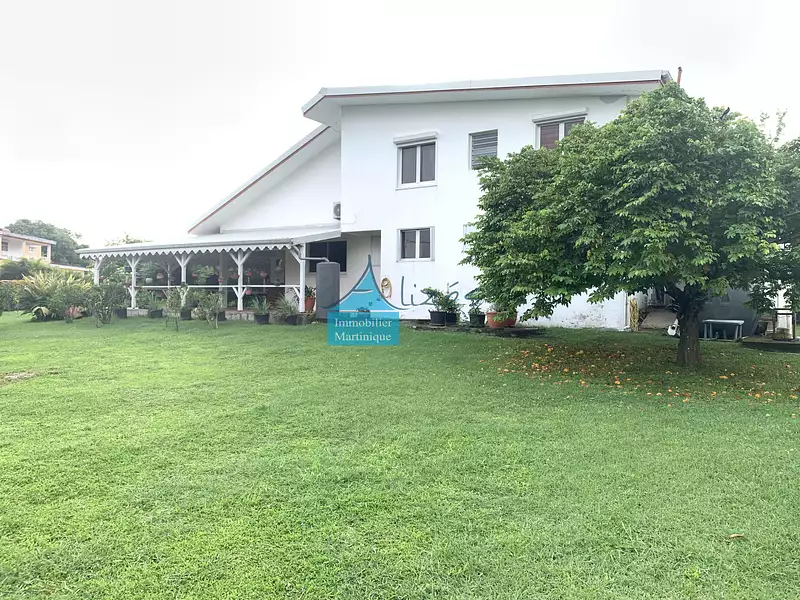 Maison, 230 m²