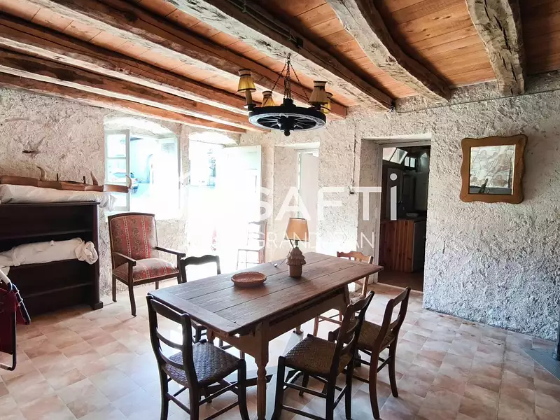 Maison, 240 m²