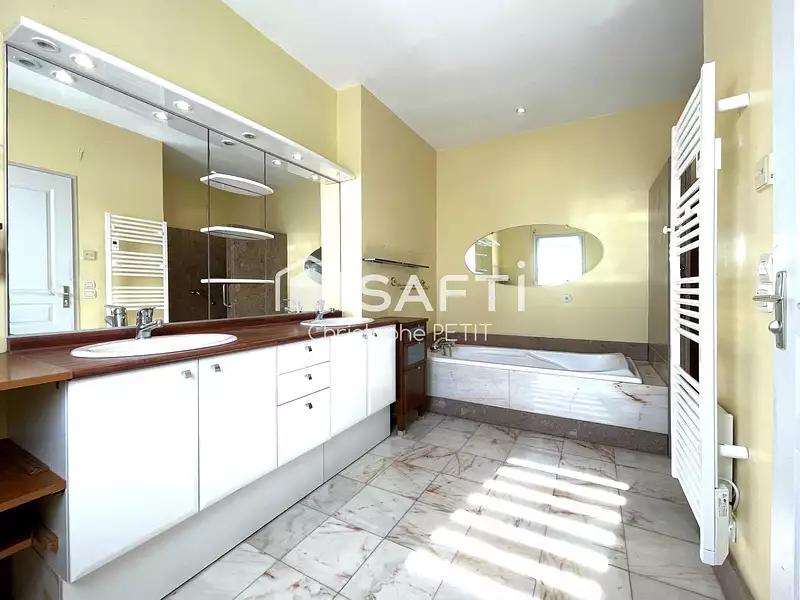 Maison, 185 m²