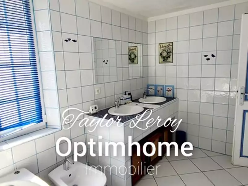 Maison, 248 m²