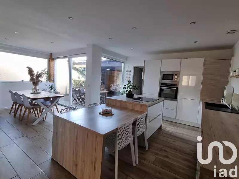 Maison, 235 m²