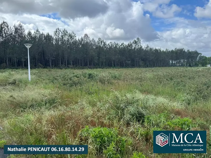 Terrain à bâtir, 648 m²