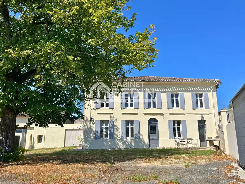 Maison, 251 m²