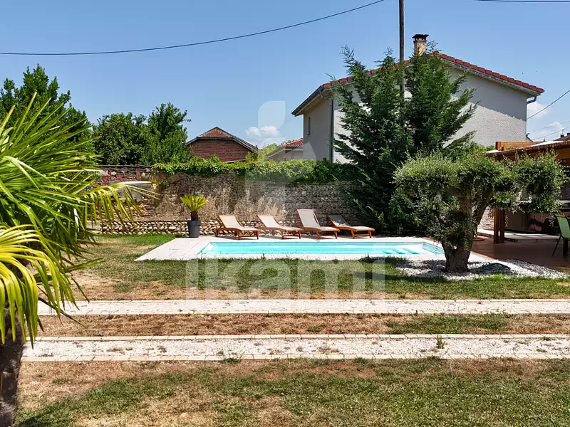 Maison, 280 m²