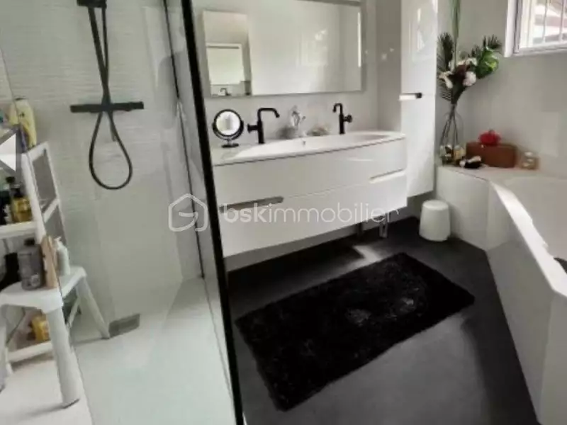 Maison, 230 m²