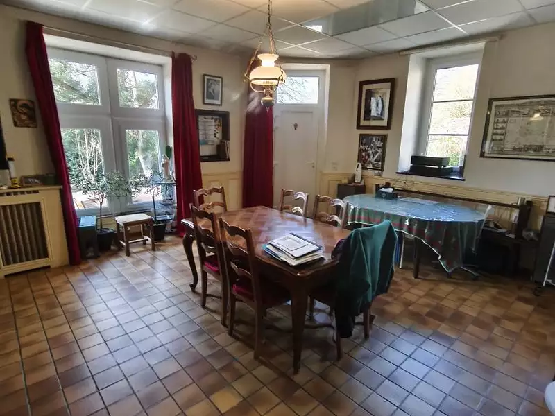 Maison, 693 m²