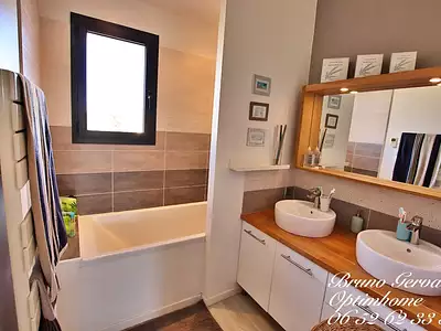 Maison, 215 m²