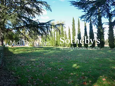 Maison, 1 300 m²