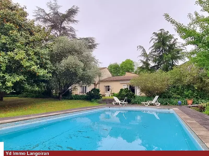 Maison, 225 m²