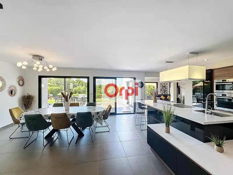 Maison, 169 m²