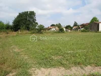 Terrain, 819 m²