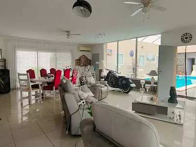 Maison, 180 m²