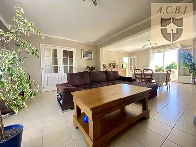 Maison, 198 m²