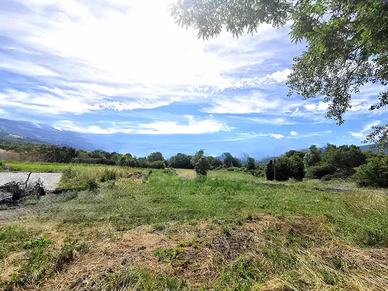Terrain, 670 m²