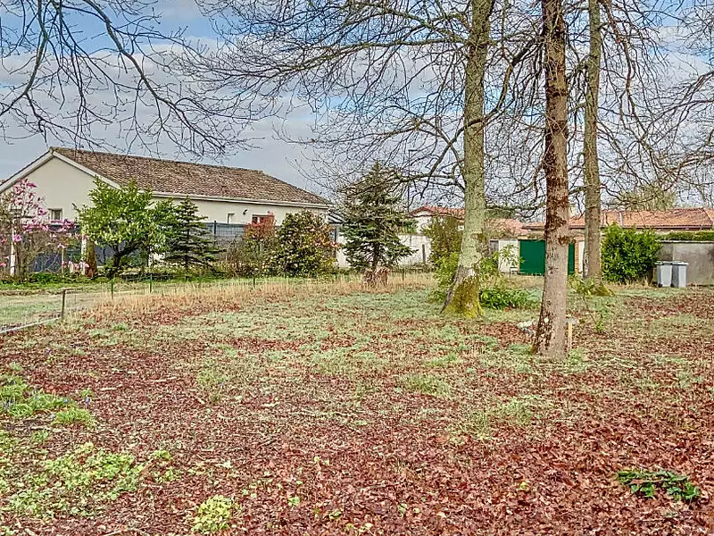 Terrain, 600 m²
