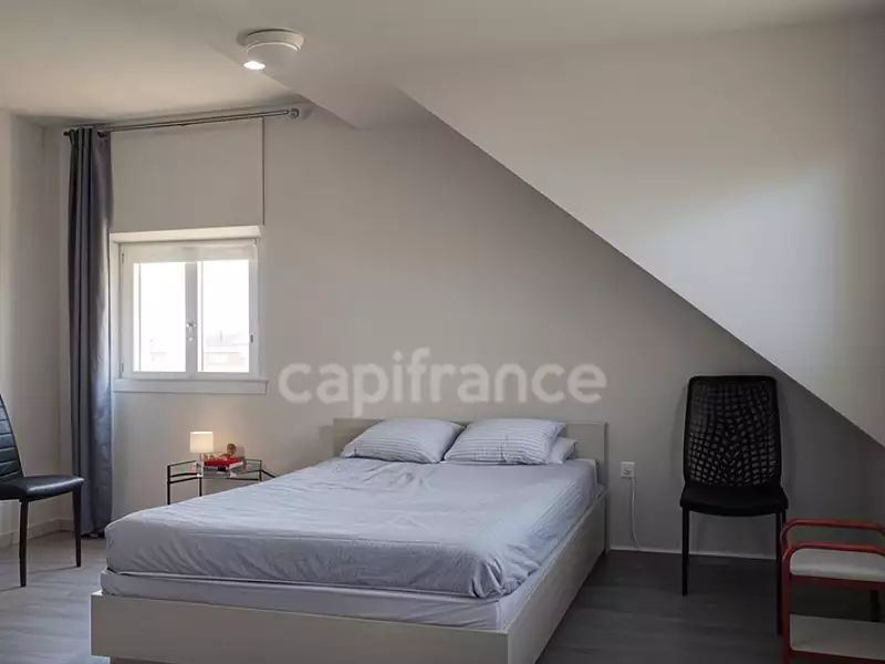 Maison, 1 100 m²