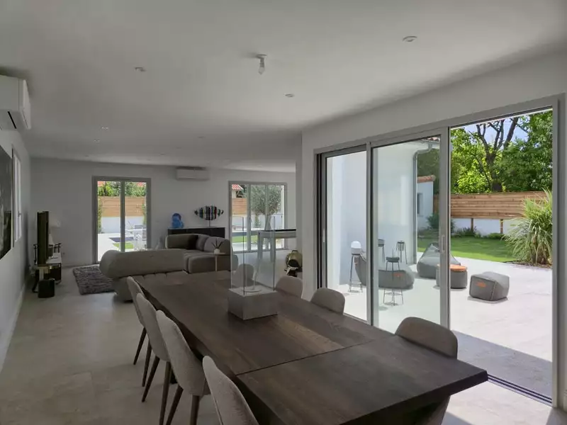 Maison, 250 m²