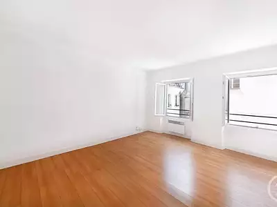 290 000 € 9 603 €/m² Appartement • 30,2 m² • 1 pièce Paris 11ème (75011)