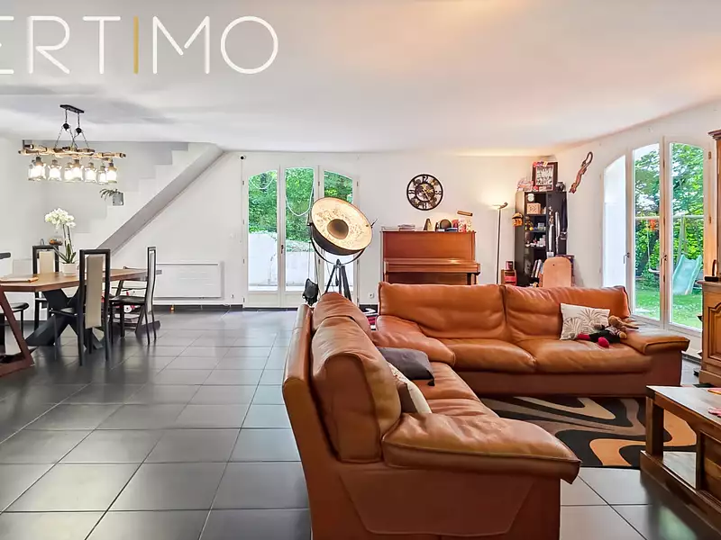Maison, 242 m²