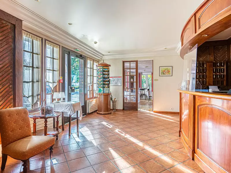 Maison, 1 565 m²