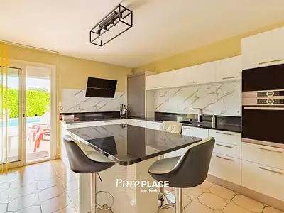 Maison, 230 m²