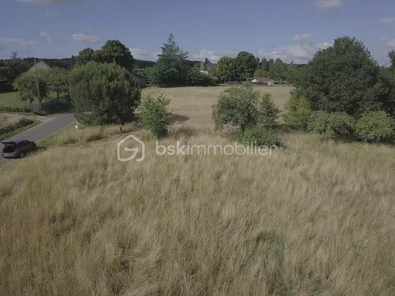 Terrain, 8 369 m²