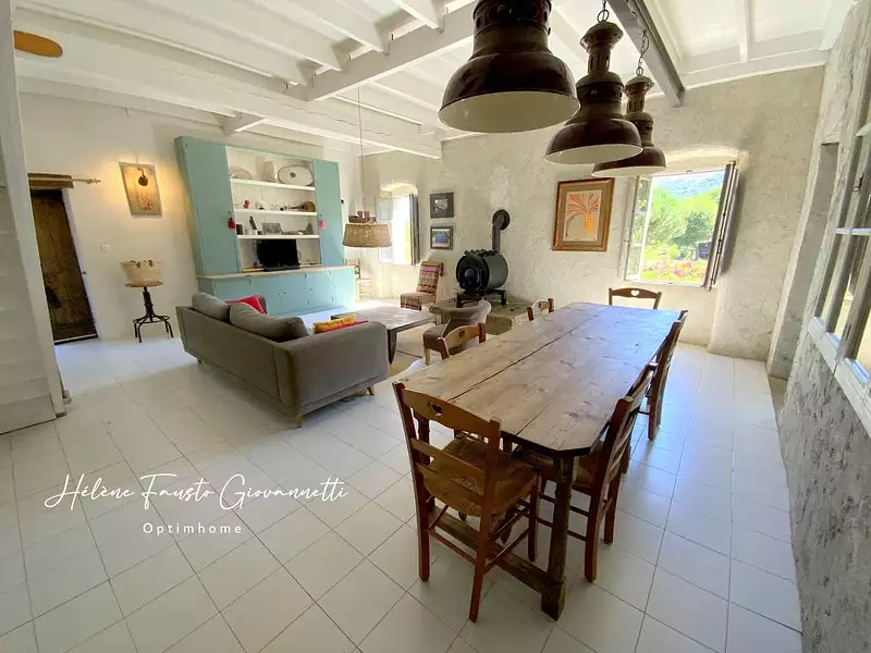 Maison, 235 m²