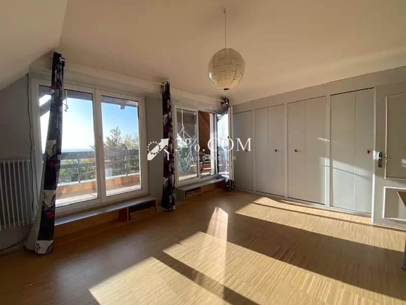 Maison, 240 m²